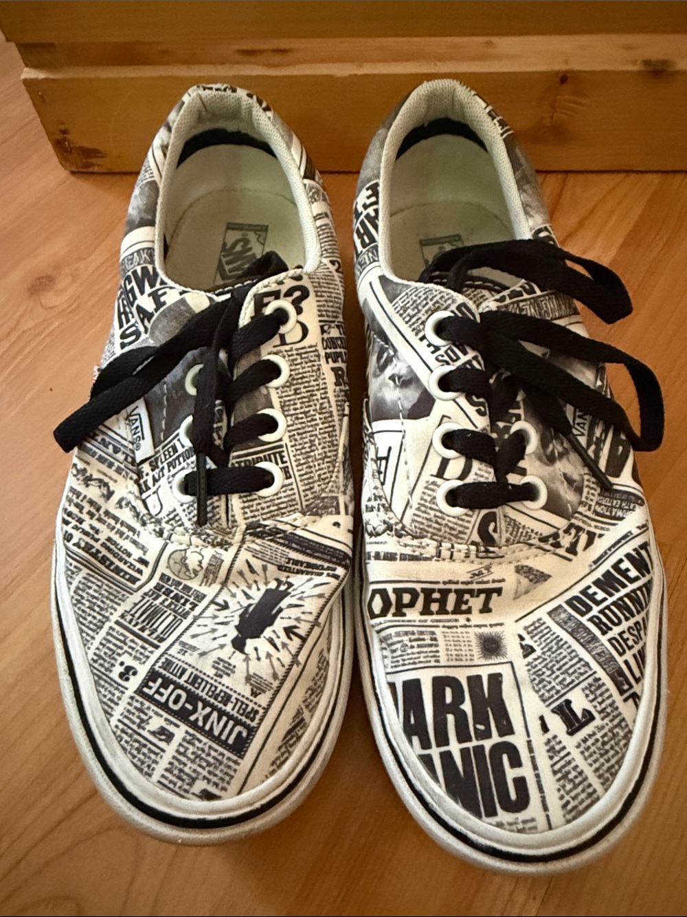 Harry Potter Print Slip-On Vans Sneakers - White/Black